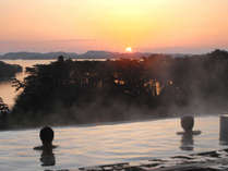 露天風呂≪朝≫松島から昇る朝日は絶景です。