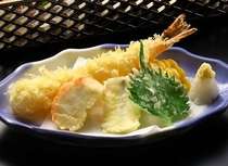 揚げたての天ぷらと茶碗蒸しを熱々でお持ち致します。