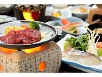 [栄屋定番の味覚(2)]「牛陶板焼きステーキ」と「カニ鍋」のおすすめ会席