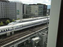 トレインビュー(南側客室）新幹線が一望できます。