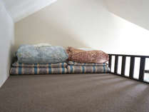 ・【ロフト付洋室一例】ベッド2台と布団で最大5名様までご利用いただけます