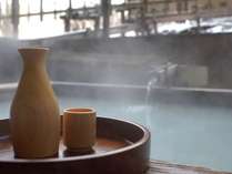 北海道の冬、温かな湯につかりながら飲むお酒の味は格別です【有料/露天で一杯！】
