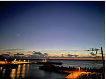 【星空保護区】に認定されている神津島。夜はまるで空に輝く星の中を散歩しているような気持になります。
