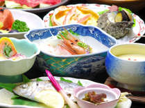 *【夏の定番】料理一例。お造りや焼き物、小鉢などは、旬の海の幸を中心にご用意。