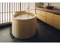 Tsuboyu　Superior／丸いヒバの浴槽で至福のバスタイム。