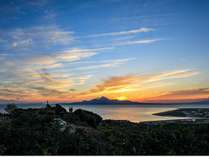 美しい夕陽とパノラマ絶景を一望できます。