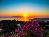 有明海と雲仙普賢岳に沈む夕陽の絶景が見れます。