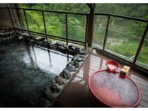 【露天風呂】露天風呂からは大川渓谷が望めます。