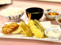 サクサクな天ぷら！大根おろしと特製天つゆでお召し上がり下さい！