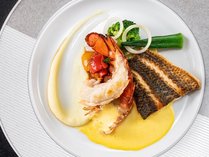 【ディナー】スペシャルディナーコースのメイン「オマール海老と魚のソテー」　※写真はイメージです。
