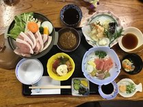 【夕食】陶板焼き（宮崎県産豚肉）サイドメニュー　追加（+500円）の一例。通常は、天ぷら　又は　お造り