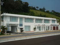 WHITE HOTEL