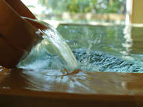 湯主スイートのお風呂も源泉掛け流し。じっくり温まり何度も入りたくなる。