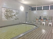 女性浴場　泉質：アルカリ性単純温泉　特徴：無色透明　無味　微硫化水素臭　癖のない肌に優しい泉質です。