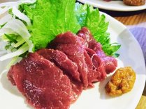 会津名産の桜肉（馬刺し）は、赤身をニンニク辛味噌で食べるのが会津流？！