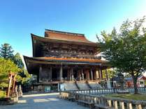 夏の朝６時、金峯山寺蔵王堂です♪これから朝の勤行が始まります！