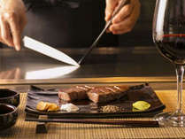 【モーリヤ祇園】全席鉄板のカウンター席となっておりますので、お肉を最高の状態でお召し上がり頂けます