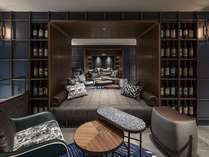 ◆1階共用部／ゆっくりくつろげる空間。バーのお酒もゆっくりお楽しみいただけます。