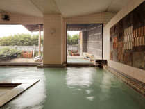☆pH2.5の酸性泉を掛け流しで愉しめる大浴場