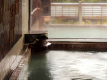 ☆pH2.5の酸性泉を掛け流しで愉しめる男性大浴場