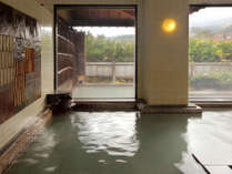 ☆pH2.5の酸性泉を掛け流しで愉しめる大浴場