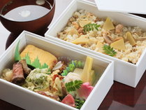【夕食】季節の2段弁当。創業100年の「明月楼」が提供する、加賀の季節の食材を使用したお弁当です。