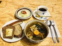 【朝食】山中温泉「ギャラリー日曜館」で販売されている加賀菜スープとパンのセット