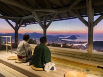 絶景足湯　展望台から日本海を臨む景色。爽快！