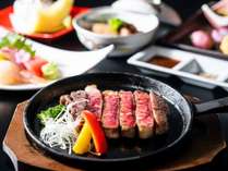 【宮崎牛ヒレステーキ】やわらかく、脂肪の少ない上品な味が特徴です。熱々の内にお召し上がりください！