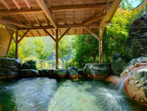 【露天風呂－金明の湯】景観の美しい露天風呂に浸かりながら、静寂に包まれる極上のひととき