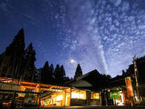 ・ふるさと旅行村　総合案内と夜空