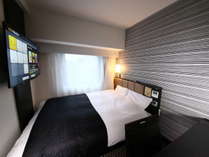 シングルルーム／ダブルルーム（広さ11平米／ベッド幅140cm）コンパクトながら利便性に優れたお部屋です。