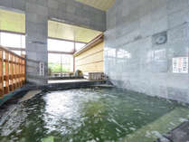 *漢方風呂/中国上海中医薬大学より調合した漢方を、天然温泉と合せ温泉効力を高めた湯船。 
