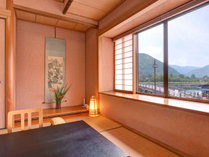 *各客室からは、日本三大奇橋のひとつ“錦帯橋”が望めます。ゆっくり寛ぎながら旅情に浸るひと時を。