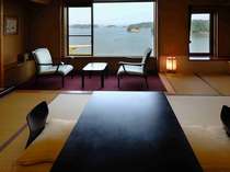 【和室10帖】松島湾をのぞむシンプルな和室でくつろぎのひとときをお過ごしくださいませ。