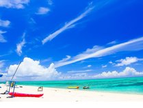 沖縄の美しい海とリゾートで極上の休暇を。絶景と癒しの空間で心も体もリフレッシュ。