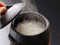 炊き立ての長狭米コシヒカリを御仕度いたします。