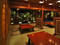 「料庭」座敷席。お庭眺めながら京料理を満喫！！湯豆腐膳2900円より。