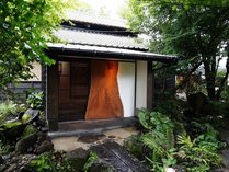 komegura欅の一枚板と鉄刀木を使った玄関
