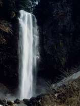 美しく、迫力のある平湯大滝