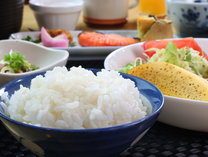 炊きたてご飯は、小谷村産の秋田こまちです。 