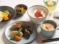 【朝食/和食メニュー】福岡を感じる一品で、健康的な朝ごはんをお楽しみください。