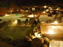 大自然阿蘇健康の森【阿蘇健康火山温泉】夜の露天風呂も趣があります