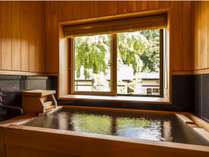 「檜内風呂」自家源泉かけ流しの温泉を愉しめます。客室源泉：里の湯