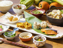 【朝食ビュッフェ】名物「芋煮」をはじめ、山形の郷土料理を多数取り揃えております。