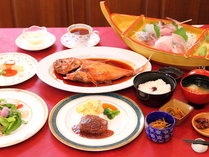 【夕食一例】朝獲れ鮮魚の舟盛り付き和洋折衷コースディナー