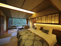 芙蓉　プレミアム：琉球畳が心地よい客室。ベッドは寝心地のよいシモンズ社製。