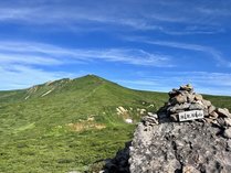 栗駒山は、「花の山」として知られ、これからの季節は多数の高山植物をお楽しみいただけます