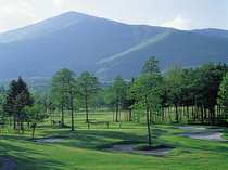 【サホロカントリークラブ】雄大な十勝の山々を望む全長6928ヤードのゴルフ場