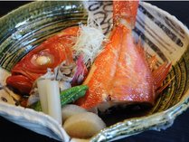 【お料理アップグレード】お夕食の蓋物は金目の煮付けをご提供